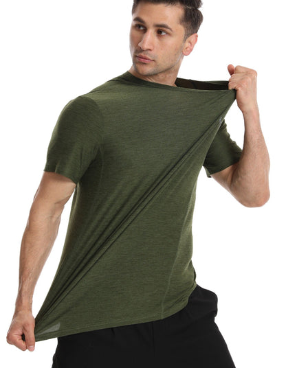 Athletic men’s crew neck t-shirt for training and running